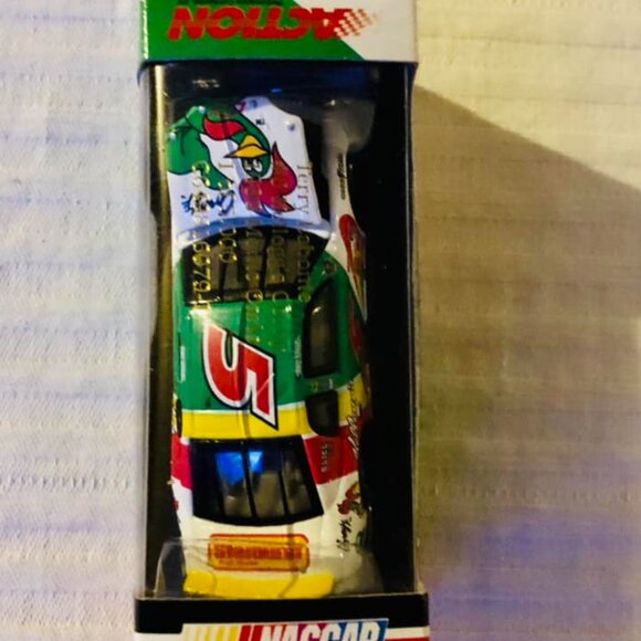 Terry Labonte #5 Kellogg's Corn Flakes Corny 1:64 Die Cast Stock Car - Picture 5 of 7